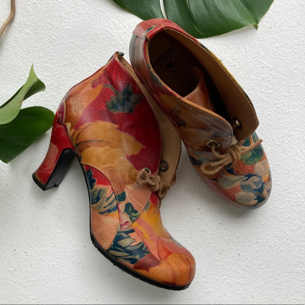 John Fluevog leather floral pattern ankle boots- size 10 - Like new.